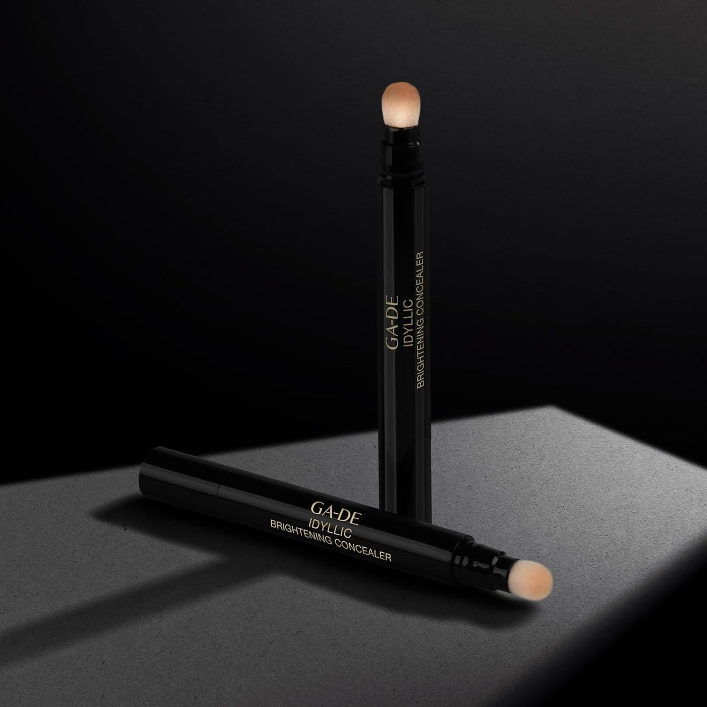 Idyllic Brightening Concealer, 32 - Concealer for Dark Circles - Erases Signs of Fatigue, Reduces Puffiness - Effortless Blend - 0.11 oz