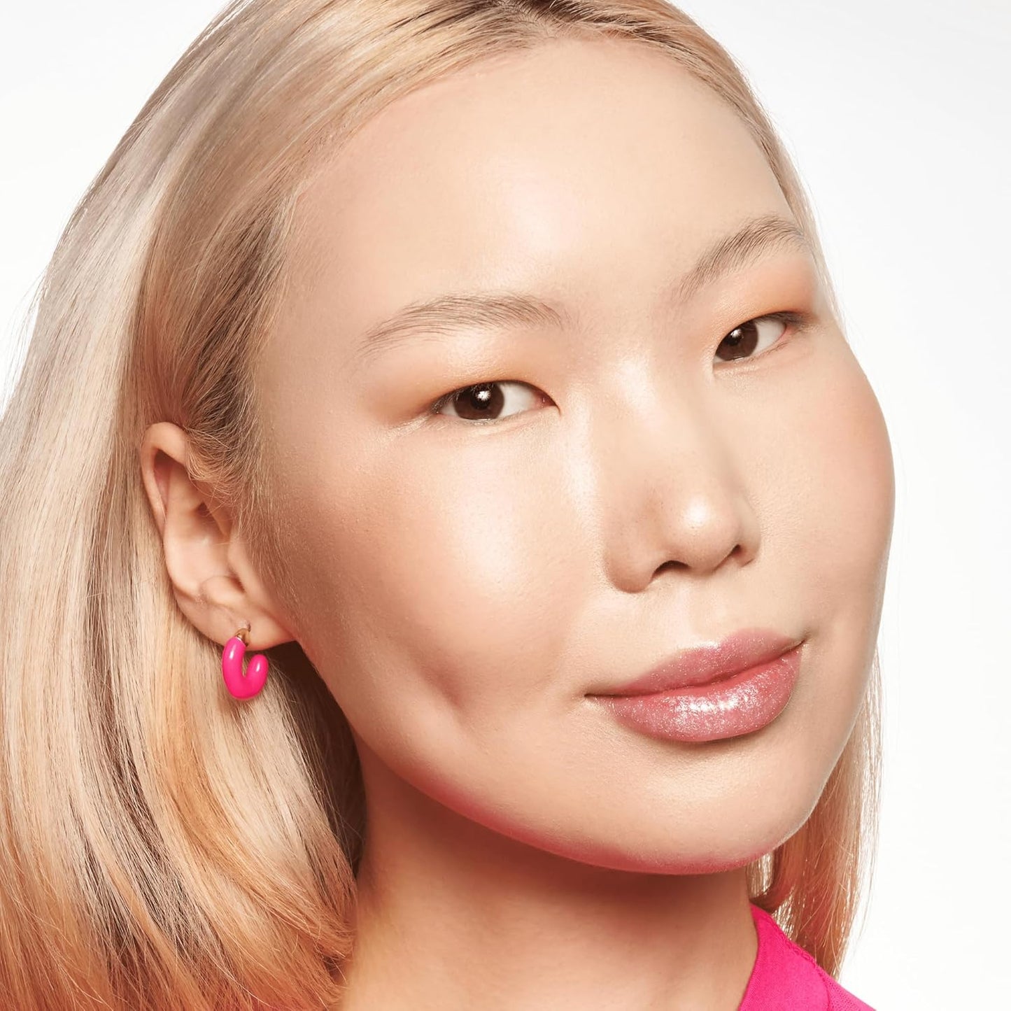 essence | Meta Glow Multi-Reflective Lip Gloss | Iridescent Shimmer, Holographic, Non-Sticky & Comfortable | Vegan & Cruelty Free (01 | Cyber Space)